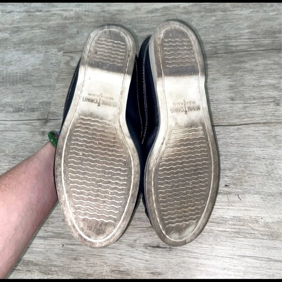 Minnetonka moccasins slip ins - Picture 4 of 4